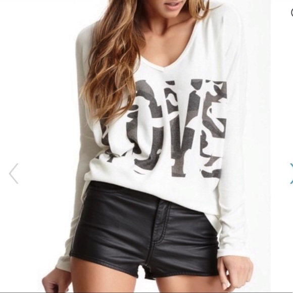 GO COUTURE GRAPHIC LOVE V NECK PULLOVER NWT - Picture 2 of 5